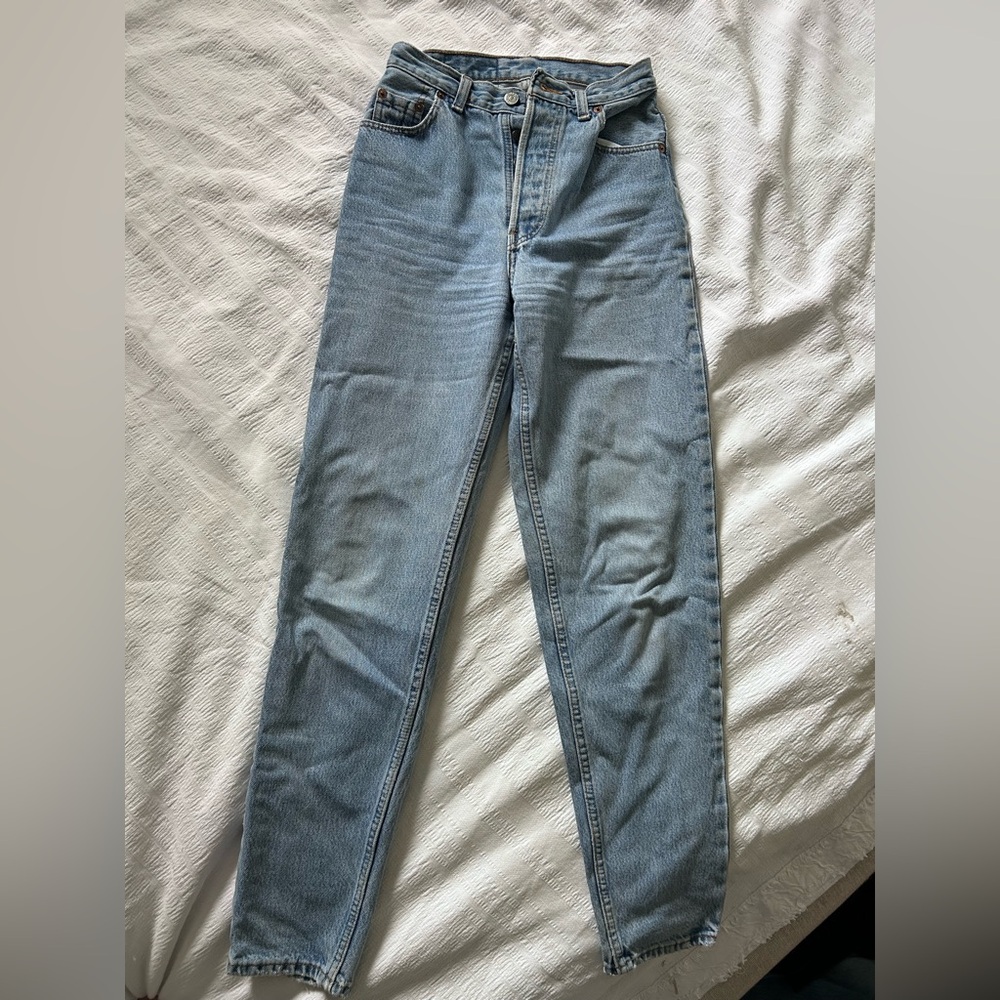 Light wash Levi’s jeans